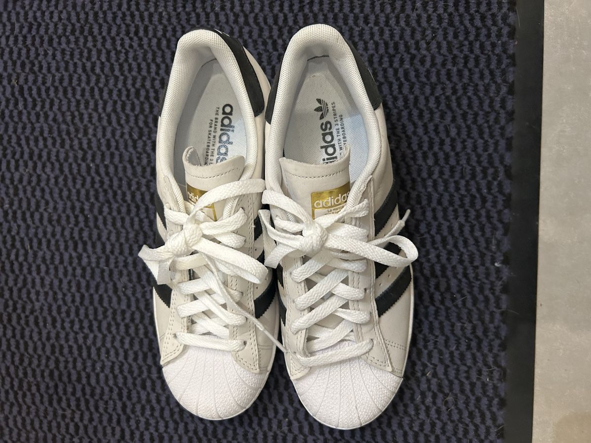 Adidas Damenschuhe: Chaussures Adidas  – Neu (gemäss Beschreibung) aus Yvorne von loulou2002 1