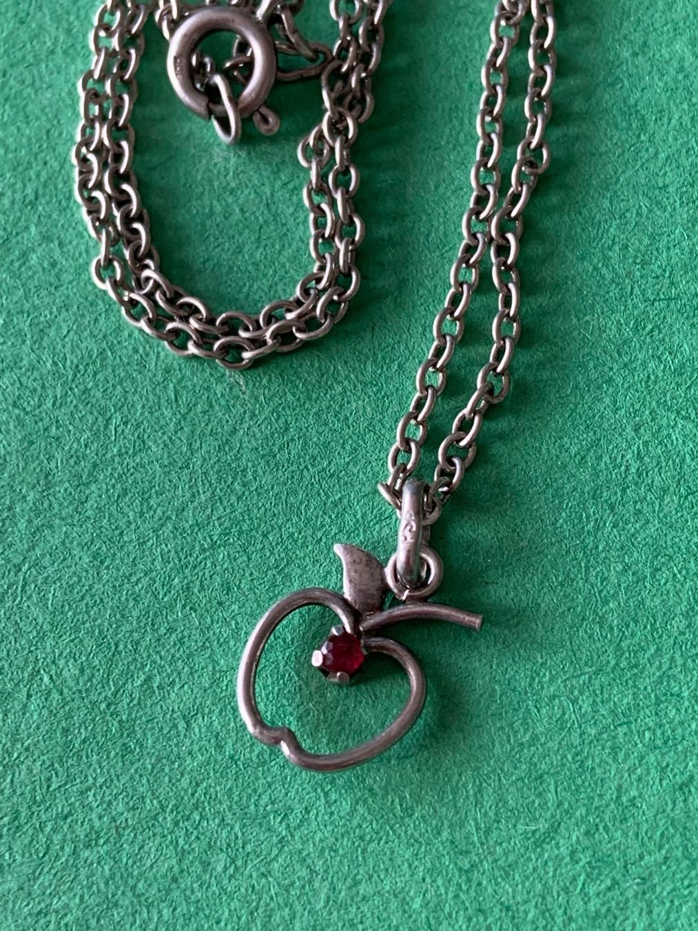 Pendentifs: Apfel-Ketten-Anhänger silber – D'occasion à Laufen par belleskulptur