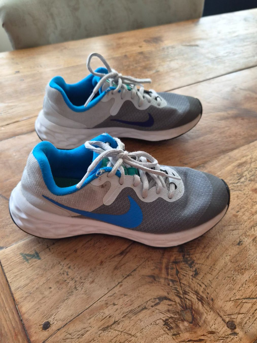 Nike Chaussures garçon: Nike Schuhe Gr.35.5 – D'occasion à Oberrieden par Raja011 7