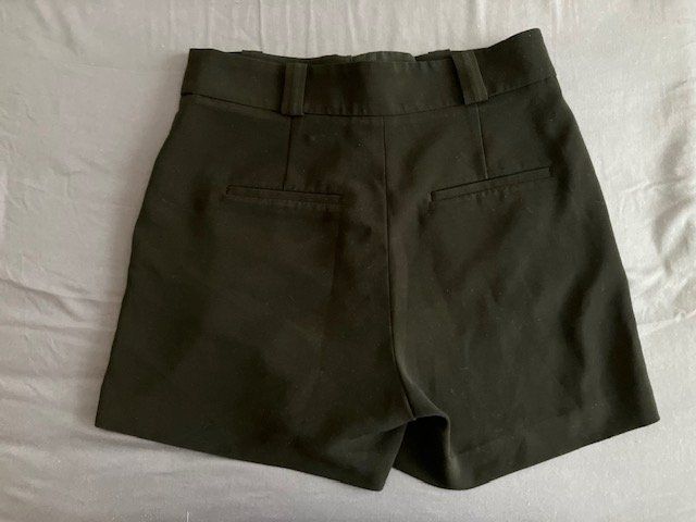 H&M Pantaloni: Short  élégant noir - Taille 42- Super état! – Usato da Marin-Epagnier venduto da rchouchouu 1