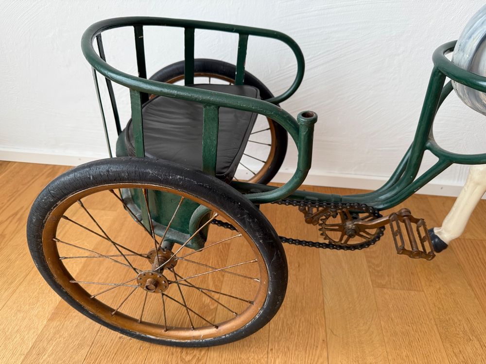 Antike Pferdekutsche mit Puppe, Spielzeug 7