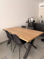 Table et chaises très bon état 