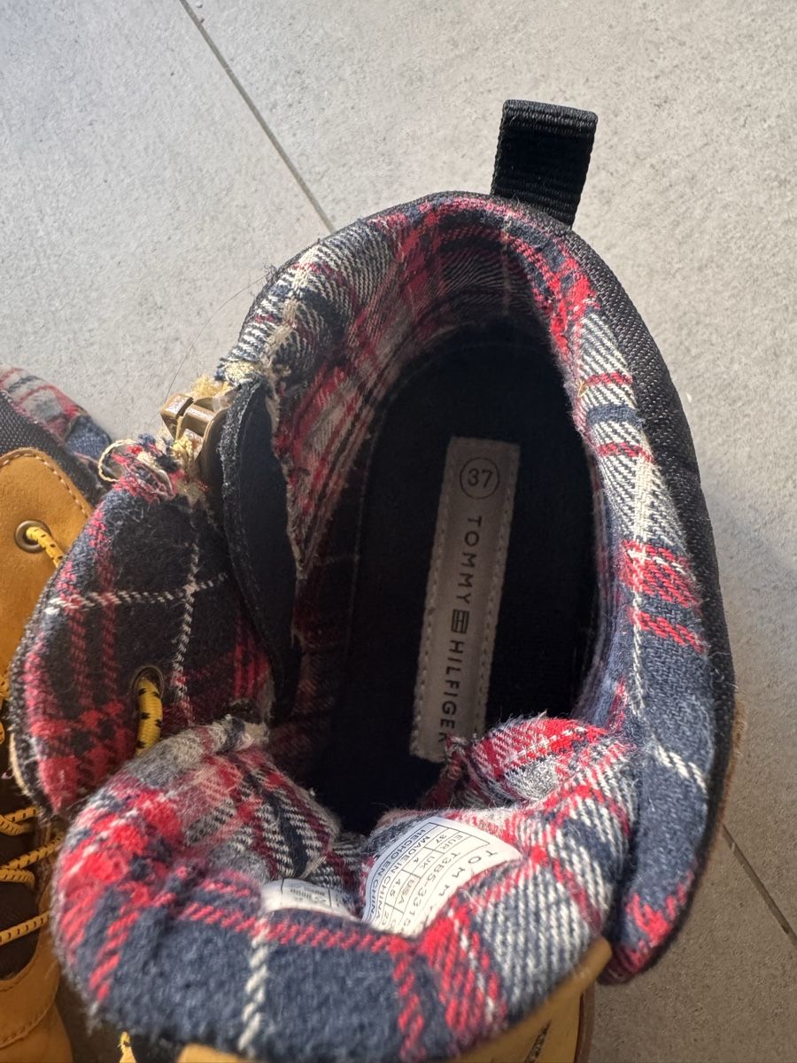 Tommy Hilfiger Scarpe da uomo: Bottes de randonnée Tommy Hilfiger - Taille 37 – Usato da La Chaux-de-Fonds venduto da Sabinchenn 6