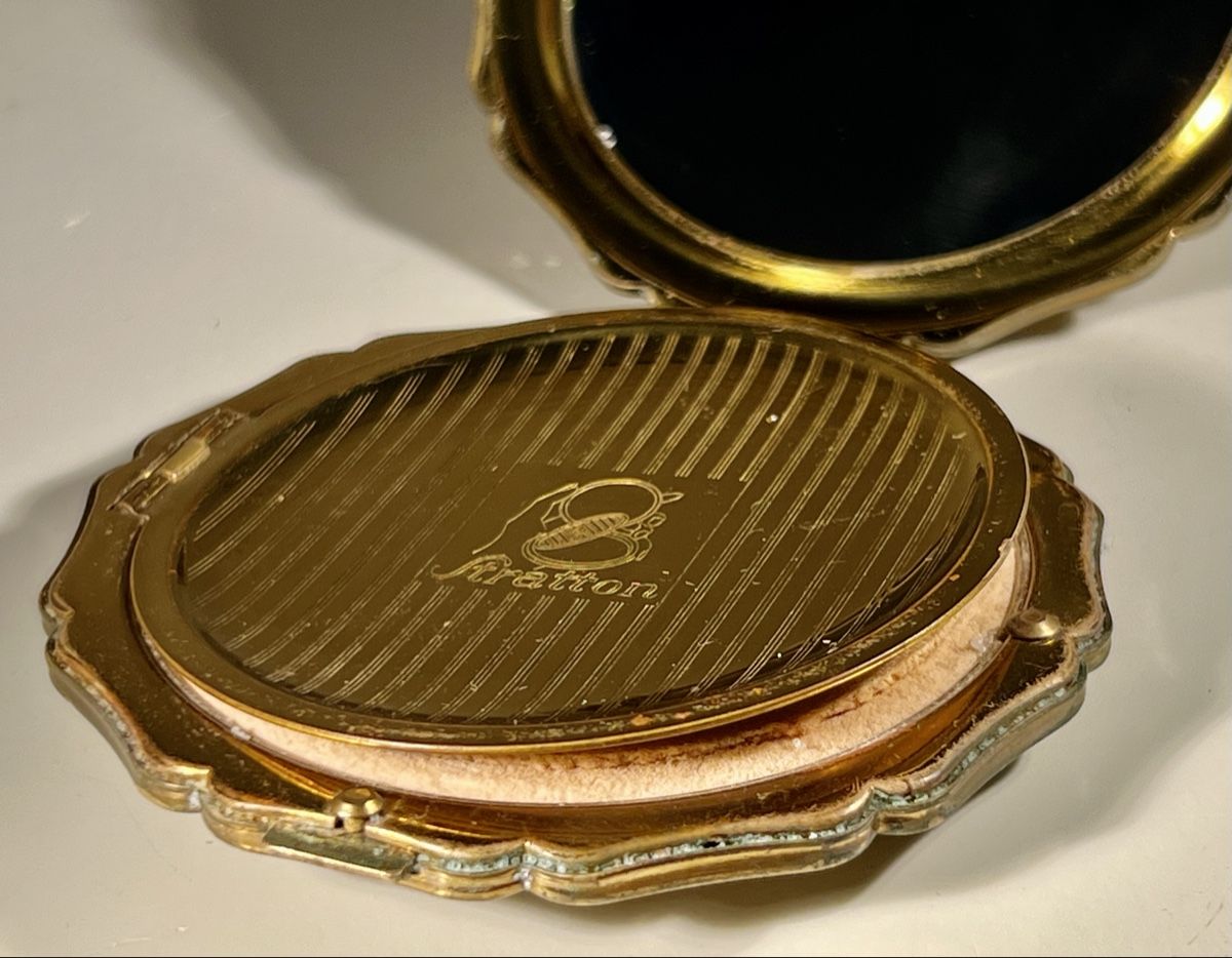 Make-up: Poudrier Vintage Stratton Doré Fabriqué en Angleterre – Usato da Genève venduto da DELIRBEADS 3