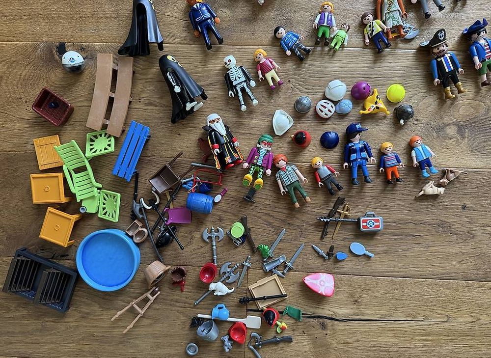Playmobil Jouets: Lot de 60 figurines Playmobil avec accessoires – D'occasion à Nyon par Edelweiss_88 3