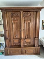 Antiker Schrank, massiv Holz, sehr gut erhalten!