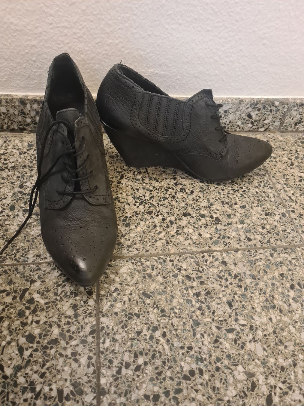 Scarpe da donna: Stiefeletten mit Keilabsatz, Gr. 39.5 – Usato da Zürich venduto da nel_k752