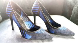 Blau - Schwarze Pumps Grösse 40, neu