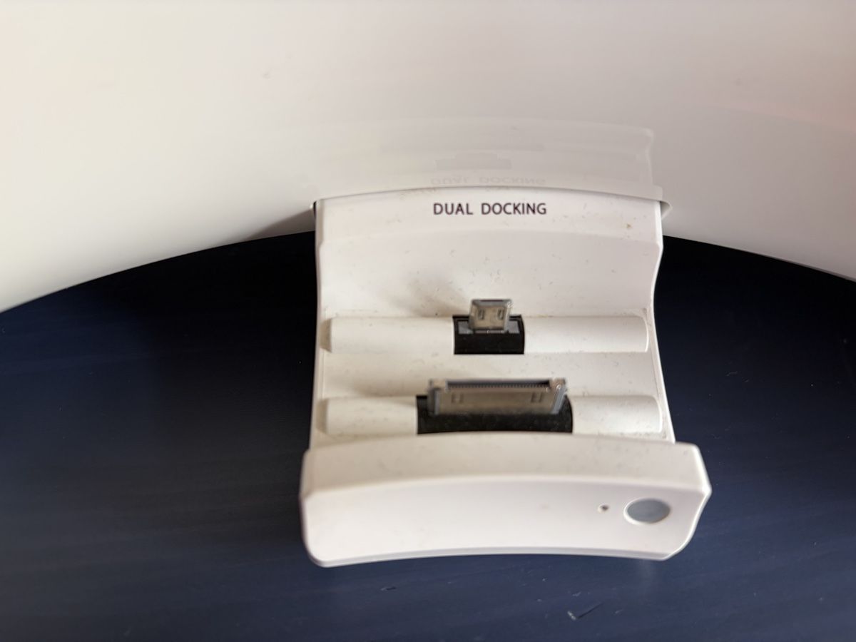 Samsung Docking station: Samsung Lautsprecher weiss mit Dockingstation – Usato da Hauptwil venduto da BernadettS 4