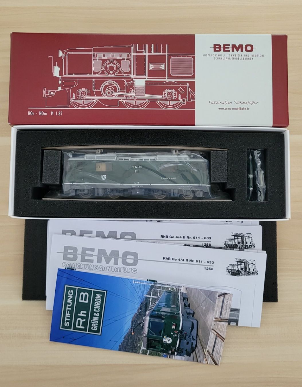 Bemo Modellini di ferrovie: Bemo 1258 110 RhB Ge 4/4 II 611 "Nostalgielok" – Nuovo e nell'imballaggio originale da Bremgarten AG venduto da Sportivo2007