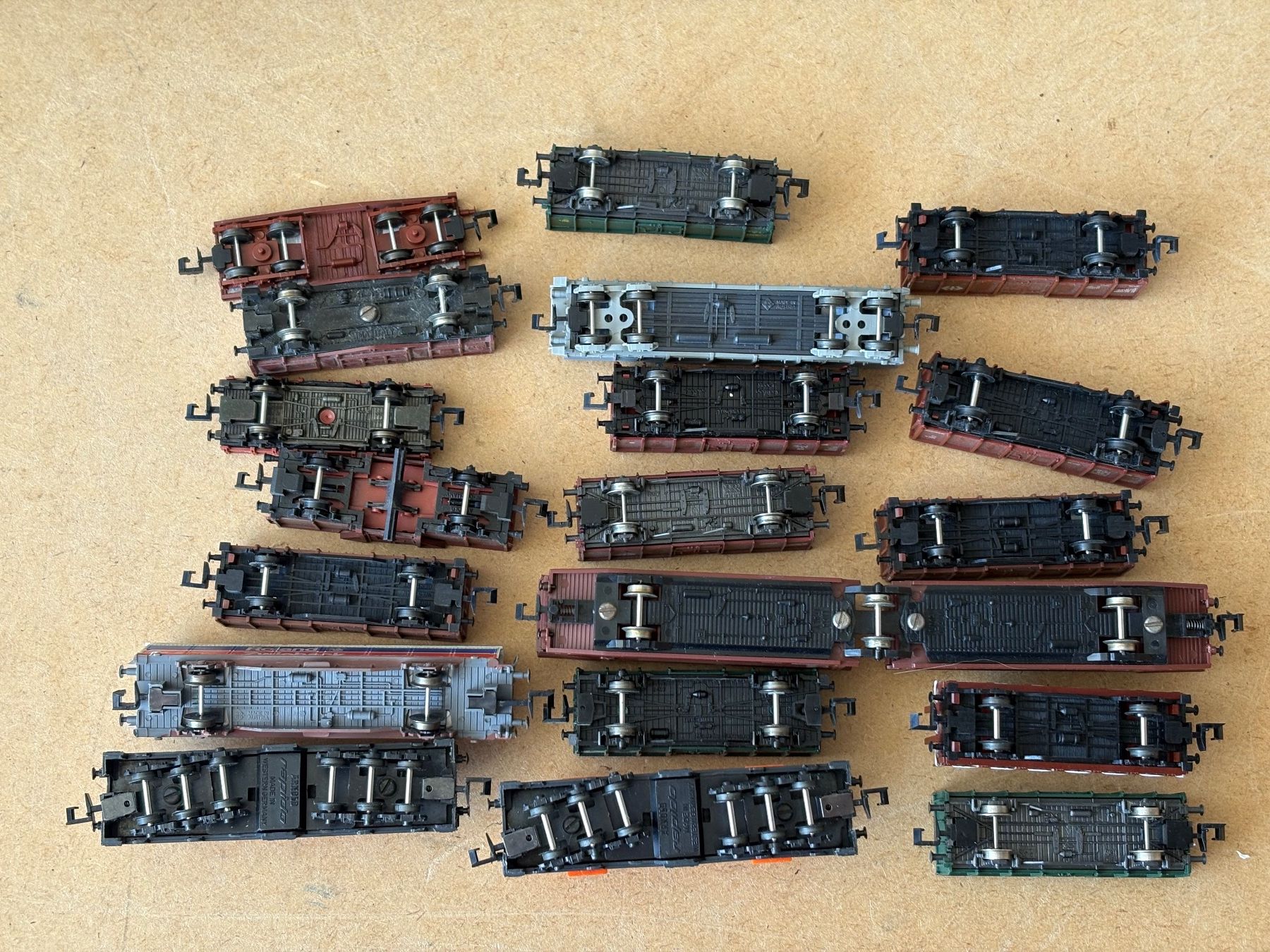 Arnold Modellini di ferrovie: 19x Guterwagen Arnold - Roco - Lima – Usato da Hauterive NE venduto da eriamch 2