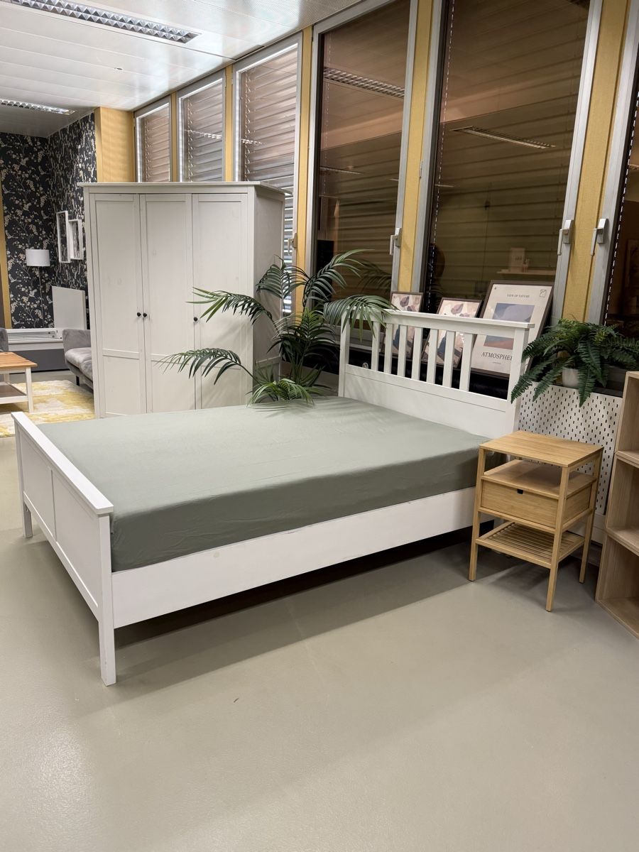 Letti: Hemnes chambre lit plus armoire  – Usato da Biel/Bienne venduto da secondstore 3