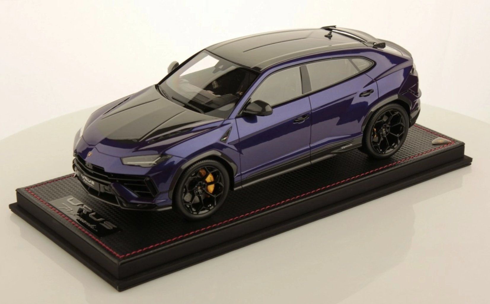 Lamborghini Modellini d'auto: 1:18 MR Models - Lamborghini Urus Performante, Viola Mithras – Nuovo (secondo la descrizione) da Tübach venduto da BonnevilleMotors