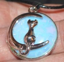 Halskette Z-049 – Mond mit Katze - Opalith