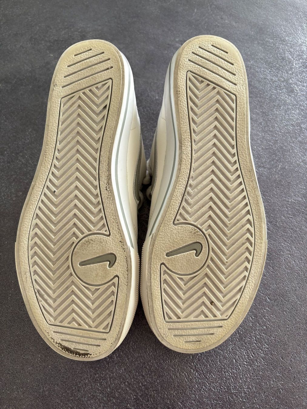 Nike Scarpe da donna: Damen Sneaker Nike weiss Grösse 37 – Usato da Flawil venduto da HeisseReifen 8