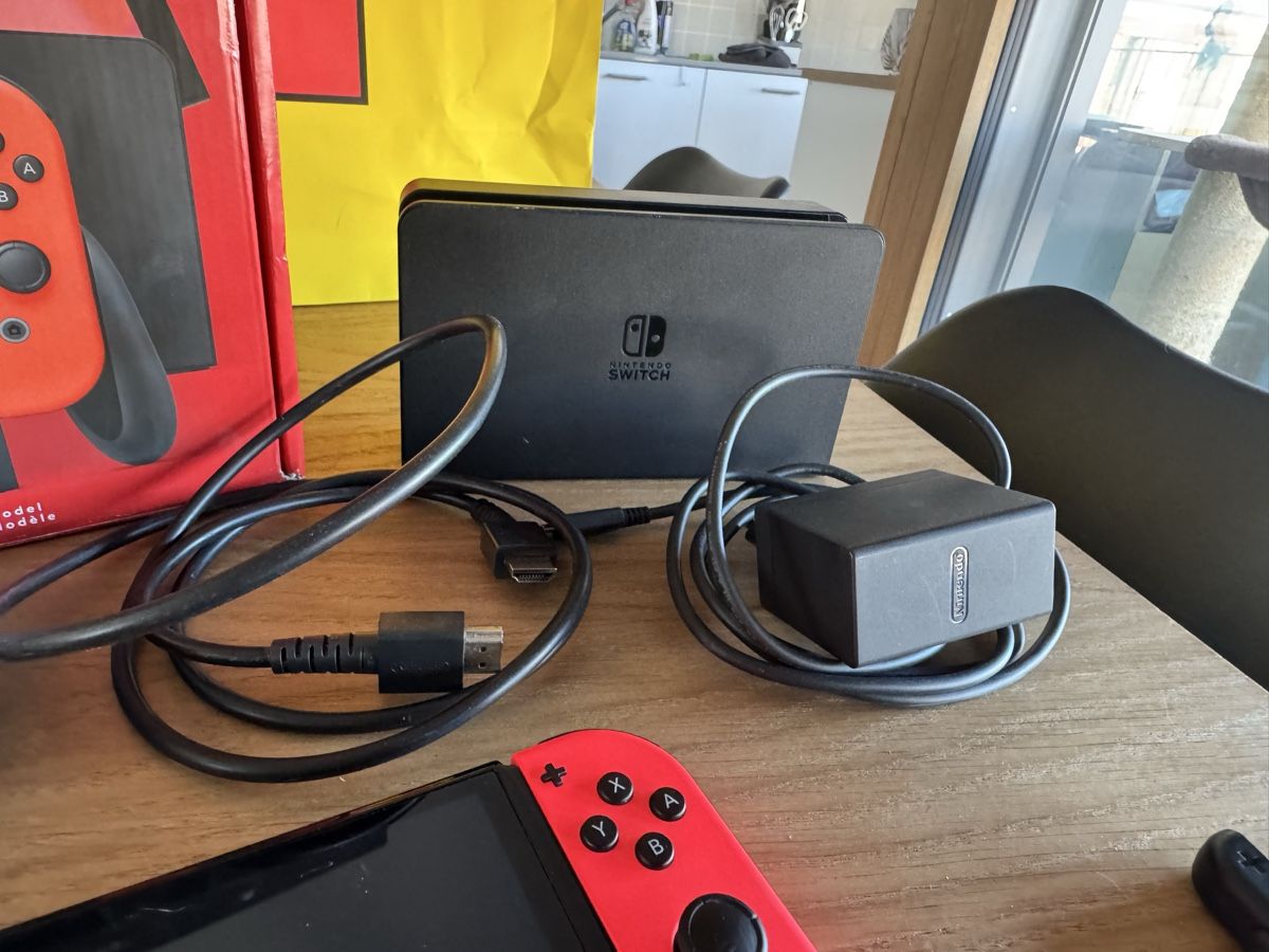 Nintendo Console: Nintendo Switch OLED – Usato da Crissier venduto da rob_5vzx 3
