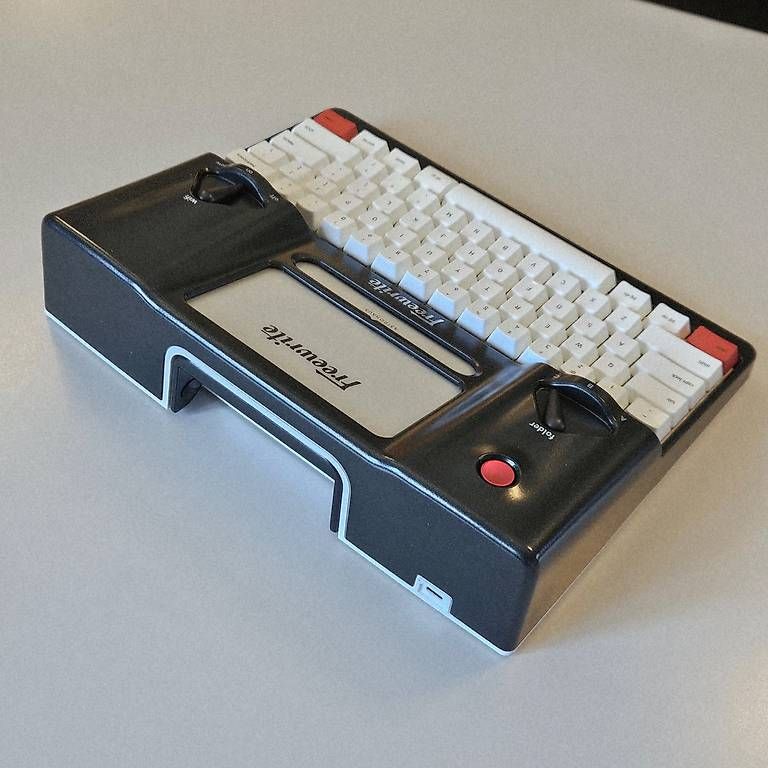 Macchine da scrivere: Machine à écrire numérique Smart Freewrite – Usato da Farvagny-le-Grand venduto da Quent 1