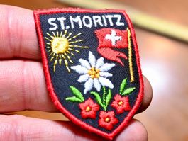 VINTAGE Badge ST. MORITZ -ST. GALLER STICKEREI klein alpenro