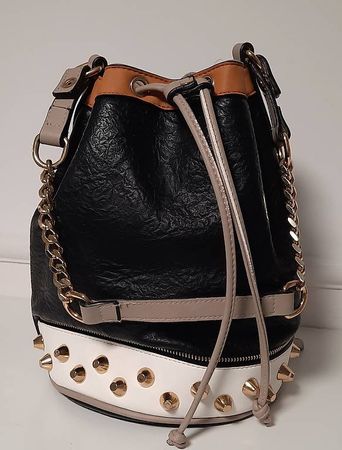 Modische TASCHE mit Details von Zalando