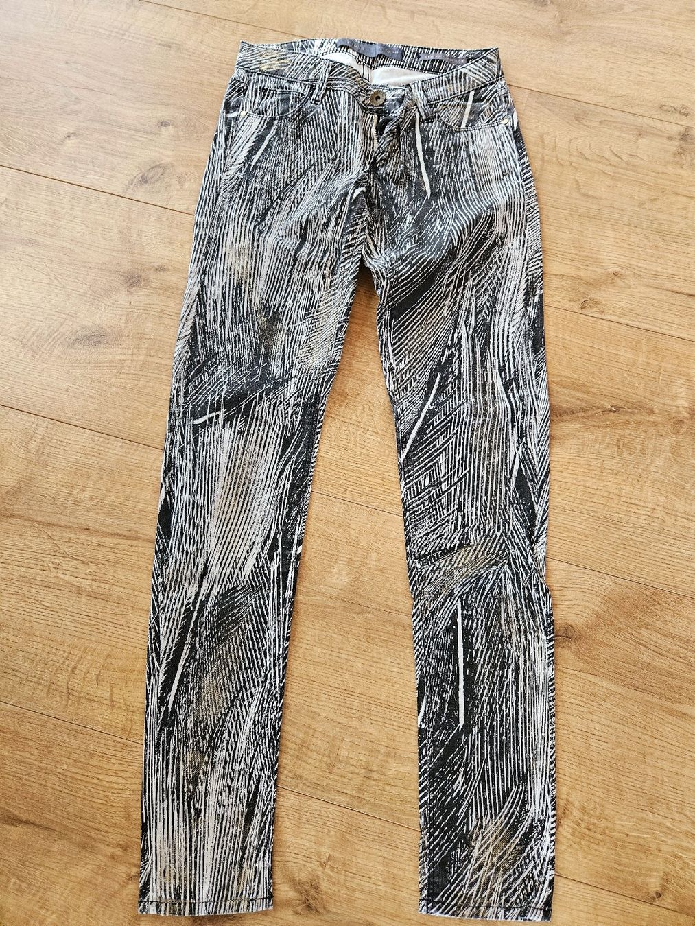 Guess Pantaloni: Hosse von GUESS Inch.Gr.26 – Nuovo (secondo la descrizione) da Rhäzüns venduto da inf_rcj7 2