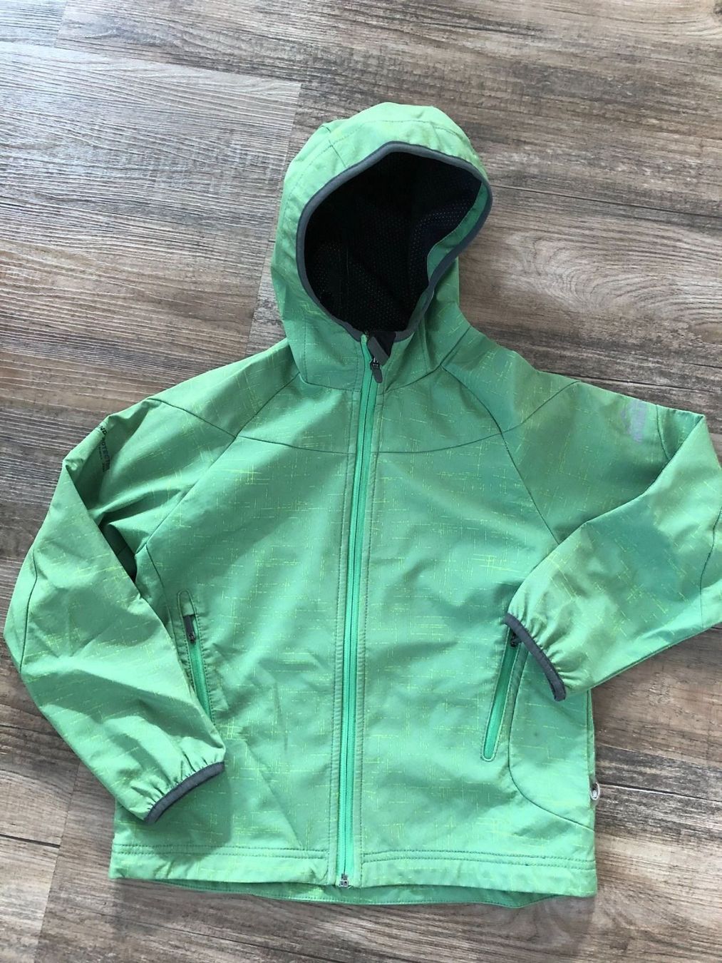 Jacken & Mäntel: Kinder Softshell Jacke, Grün , Gr. 140 – Gebraucht aus Steffisburg von Aare77