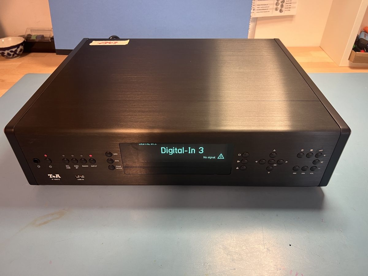 T+A Sistemi audio & multimediali: T+A R 1000 E Receiver Schwarz guter Zustand – Usato da Zürich venduto da 2008andreas