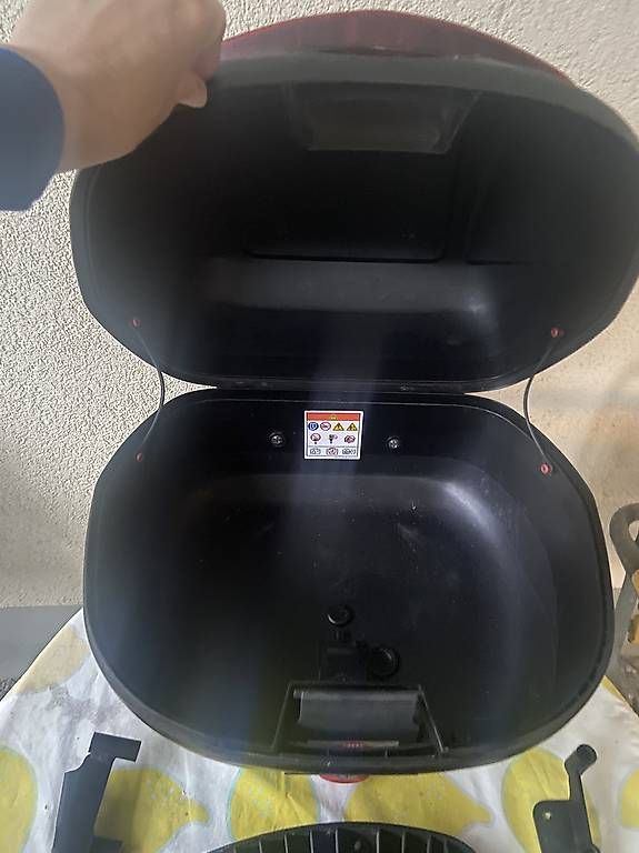 Topcase: Top case Honda pcx 125 bon état  – Usato da La neuveville venduto da Floflo767 2