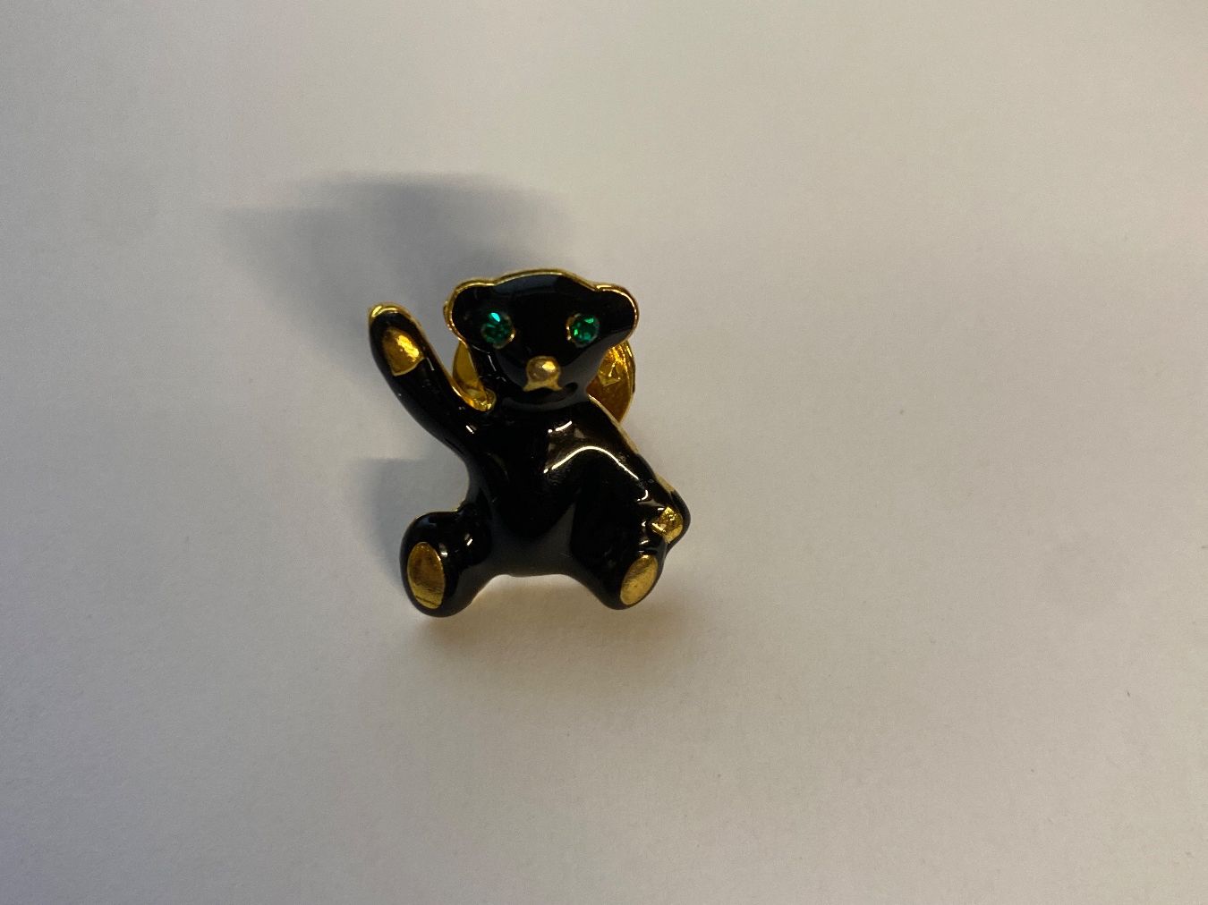 Plaketten & Abzeichen: Broche Ours Noir Yeux Verts - Accessoire de Mode – Neu (gemäss Beschreibung) aus Le Brassus von cinema13
