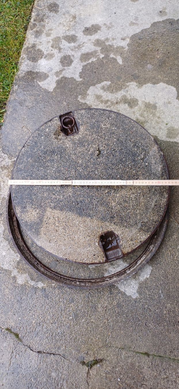 Stagni & Fontane ornamentali: Schachtdeckel Kanaldeckel mit Ring – Usato da Au TG venduto da aatec_105 2