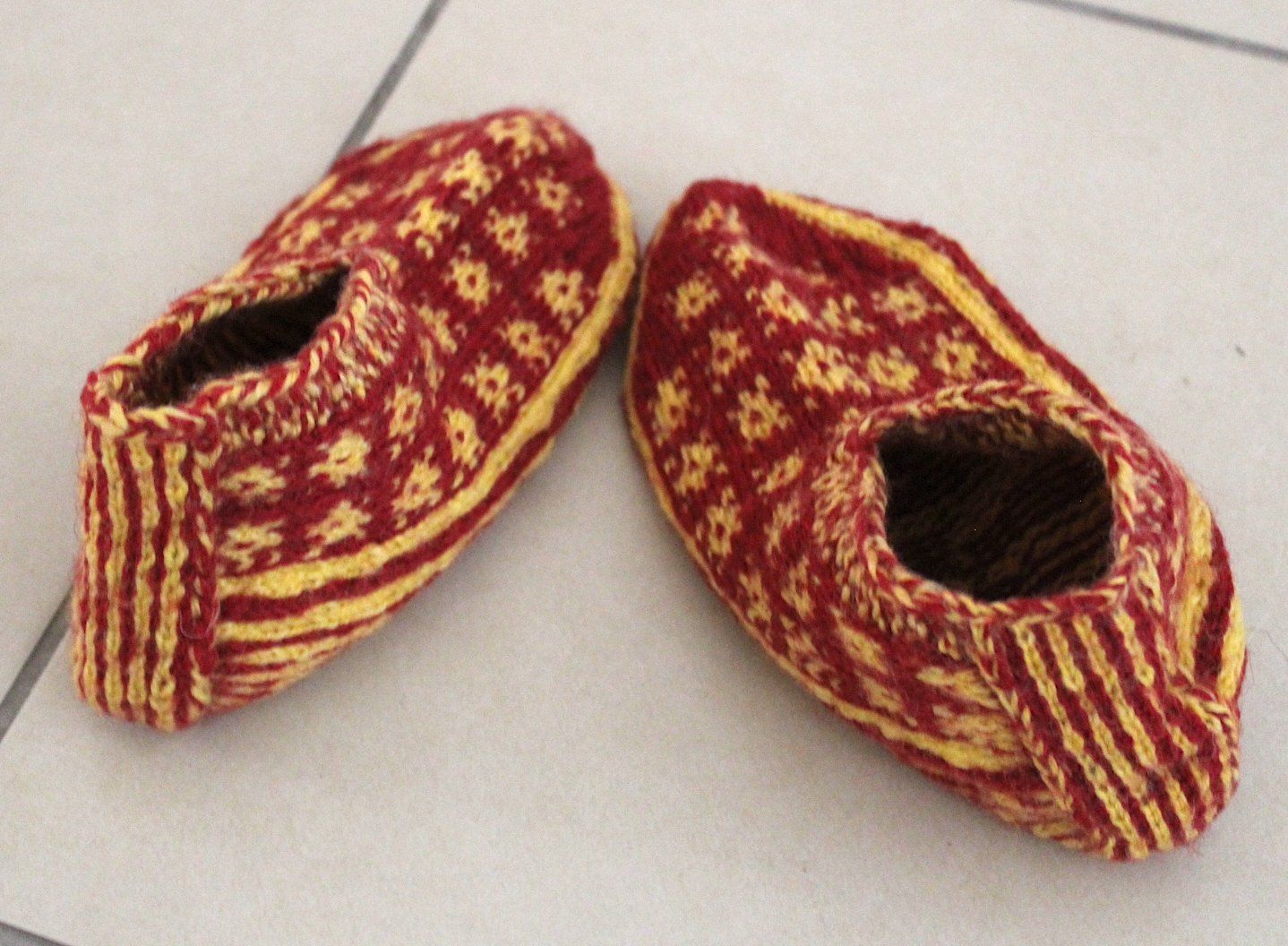 Calze per bambini: Handgefertigte gestrickte Haussocken – Usato da Locarno venduto da madame-tus-sauds 3