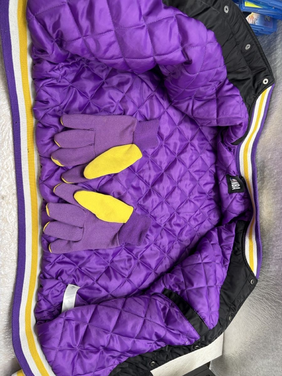NFL Giacche: NBA Lakers Jacke mit Handschuhen, Grösse L, – Usato da Rotkreuz venduto da perlengott 4