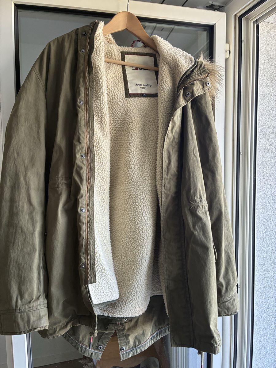 Tommy Hilfiger Giacche: Hilfiger Herbst/Winter Jacke – Usato da Unterengstringen venduto da Cipsi