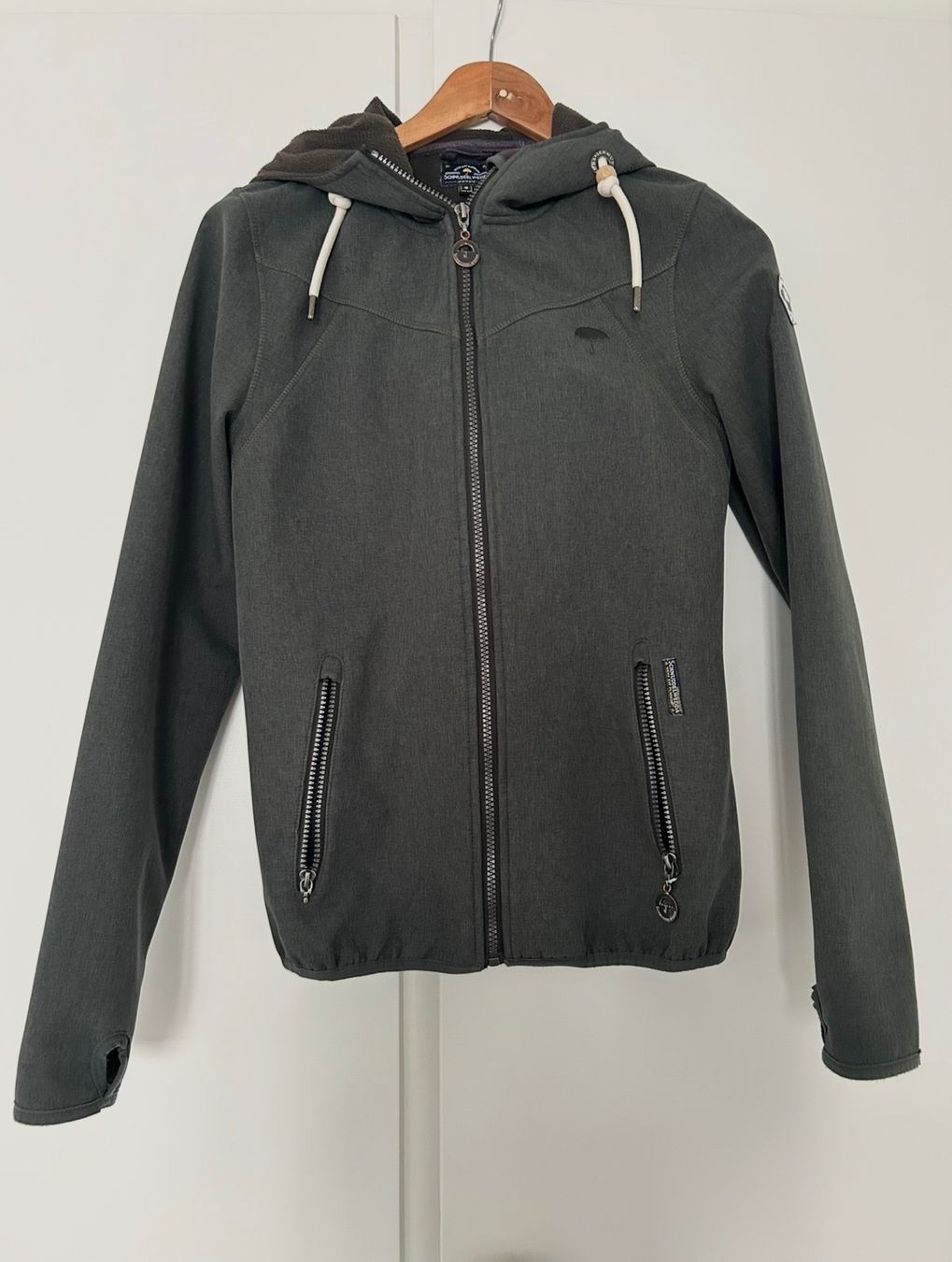 Schmuddelwedda Giacche: Schmuddelwedda Jacke mit Kapuze, Gr. S – Usato da Zürich venduto da Lp_bn