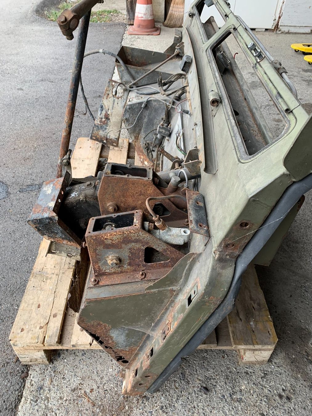 Land Rover Alle Autoersatzteile: Land Rover Serie 2a Spritzschutzwand / Bulkhead – Gebraucht aus Oberägeri von  1