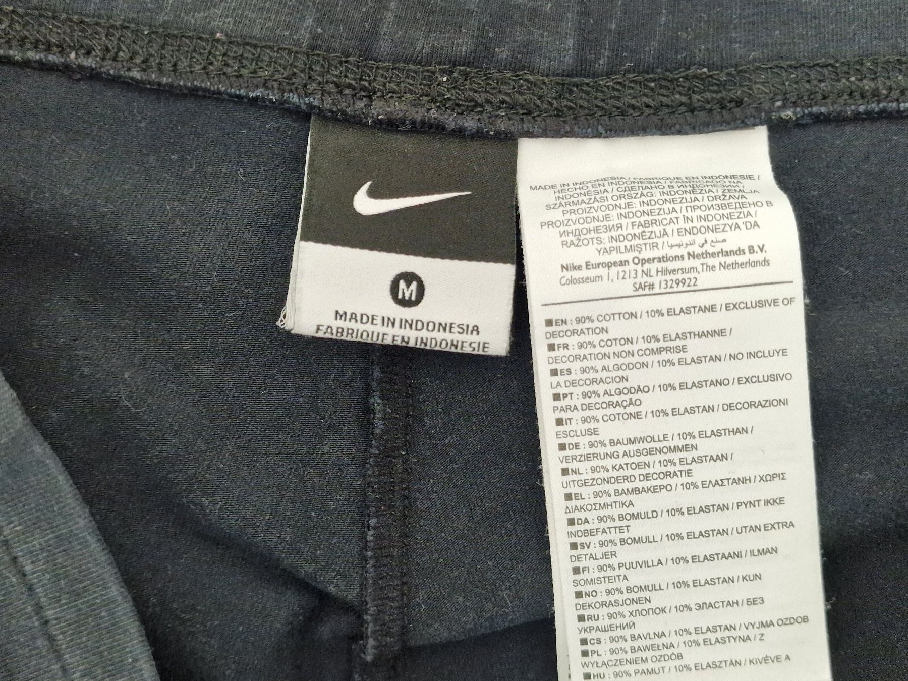 Nike Pantaloni: Nike Jogginghose schwarz Grösse M gebraucht – Usato da Meierskappel venduto da HeartWear 1