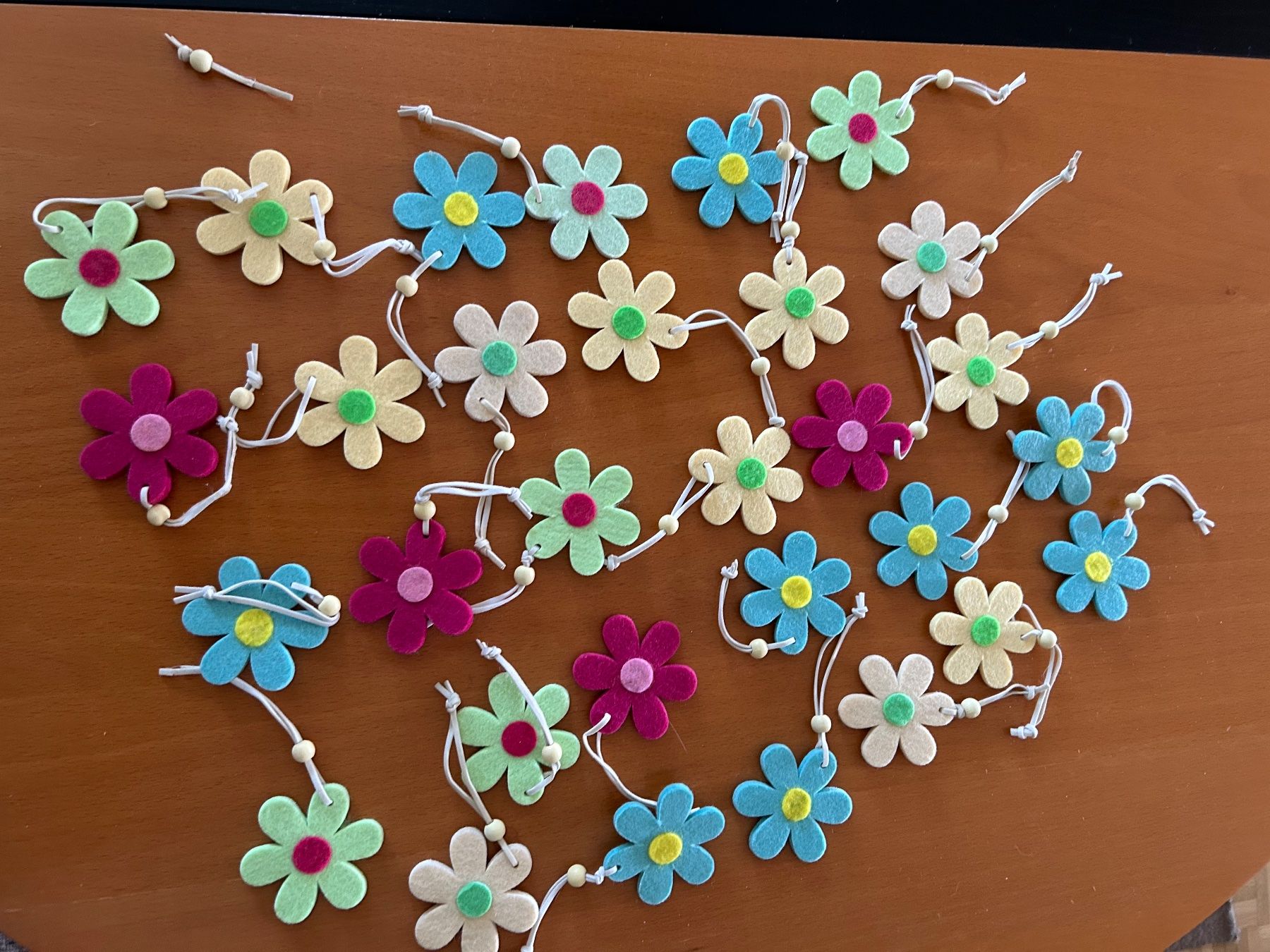 Alle Dekorationen: 30 Stück Filzblumen – Gebraucht aus Olten von Pablo7