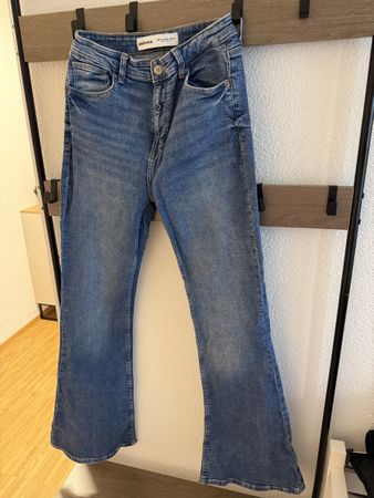Bershka Jeans blau Bootcut Gr. 38 