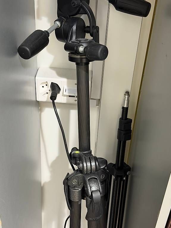 Stative & Stativköpfe: Trépied Manfrotto Pro – Gebraucht aus Les Acacias von res_p5sn 1