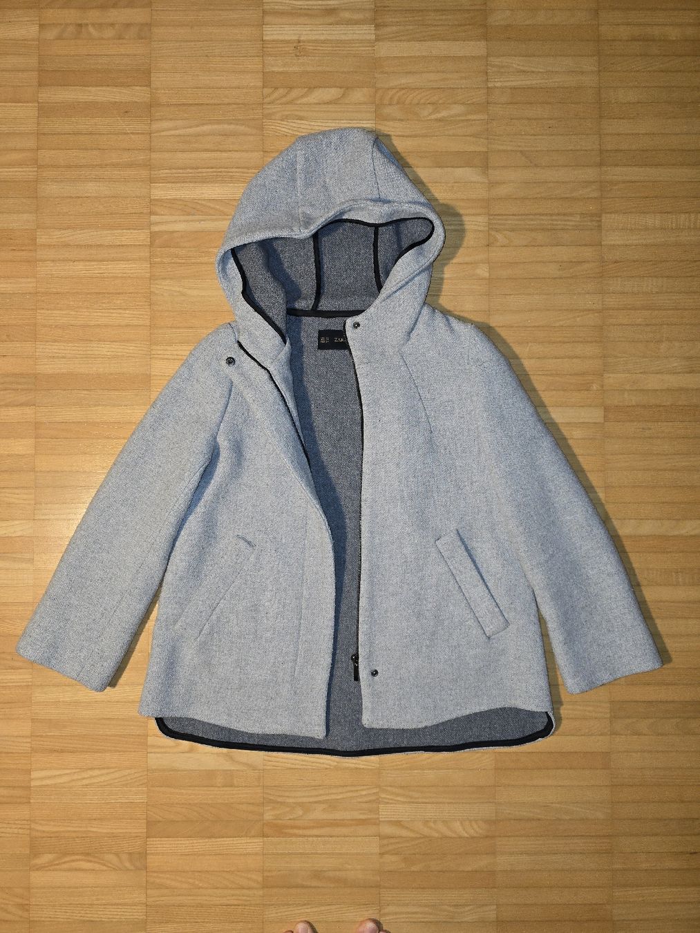 Zara Cappotti: Zara Mantel mit Kapuze, Grösse XS, hellgrau – Usato da St. Gallen venduto da A.W.128