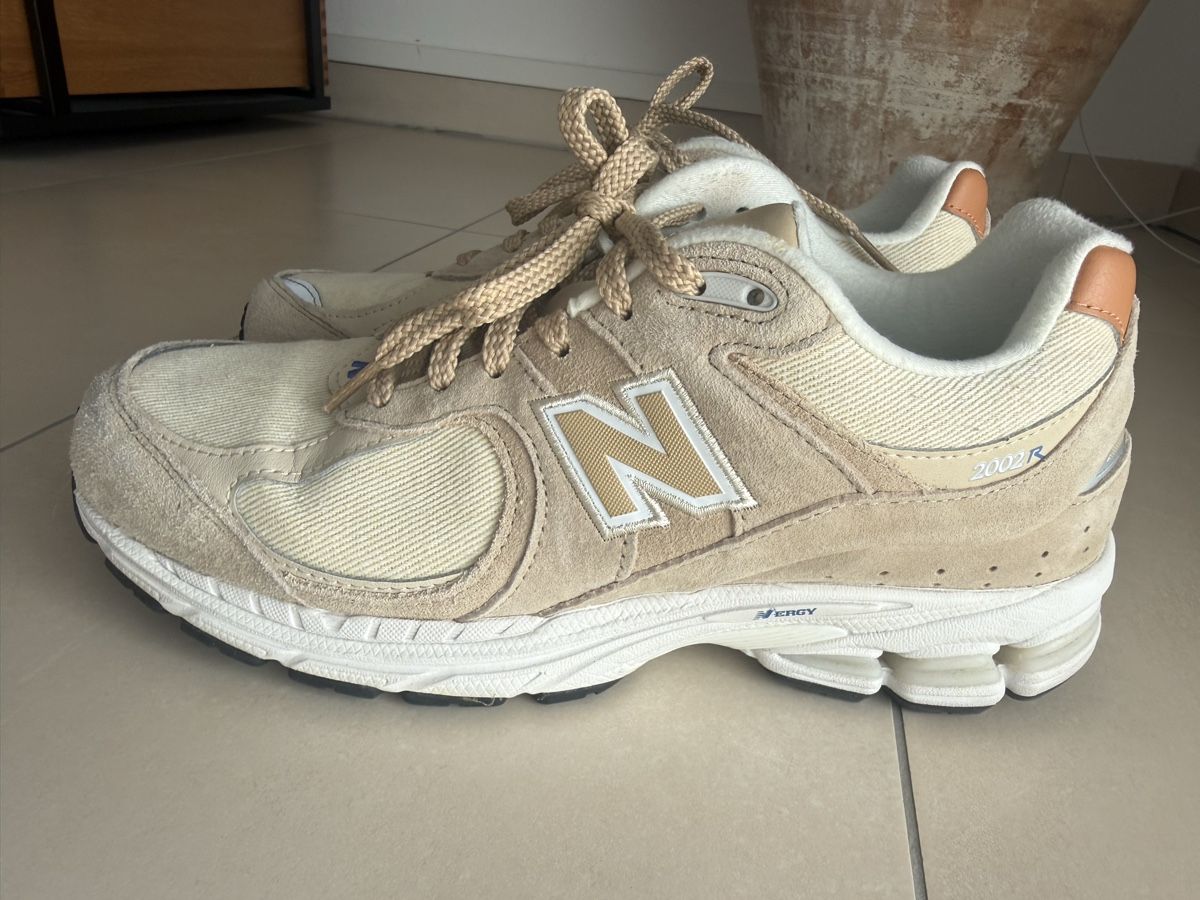 New Balance Scarpe da uomo: New balance M2002R – Usato da Prilly venduto da Dany010