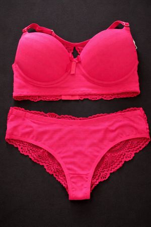 Ensemble lingerie Rouge vif, dentelle - Taille M, neuf!