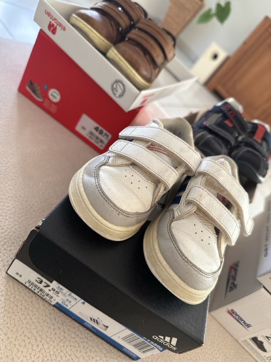 Chaussures garçon: 4 Paar Schuhe Gr22/23 – D'occasion à Zell ZH par Guffos 5