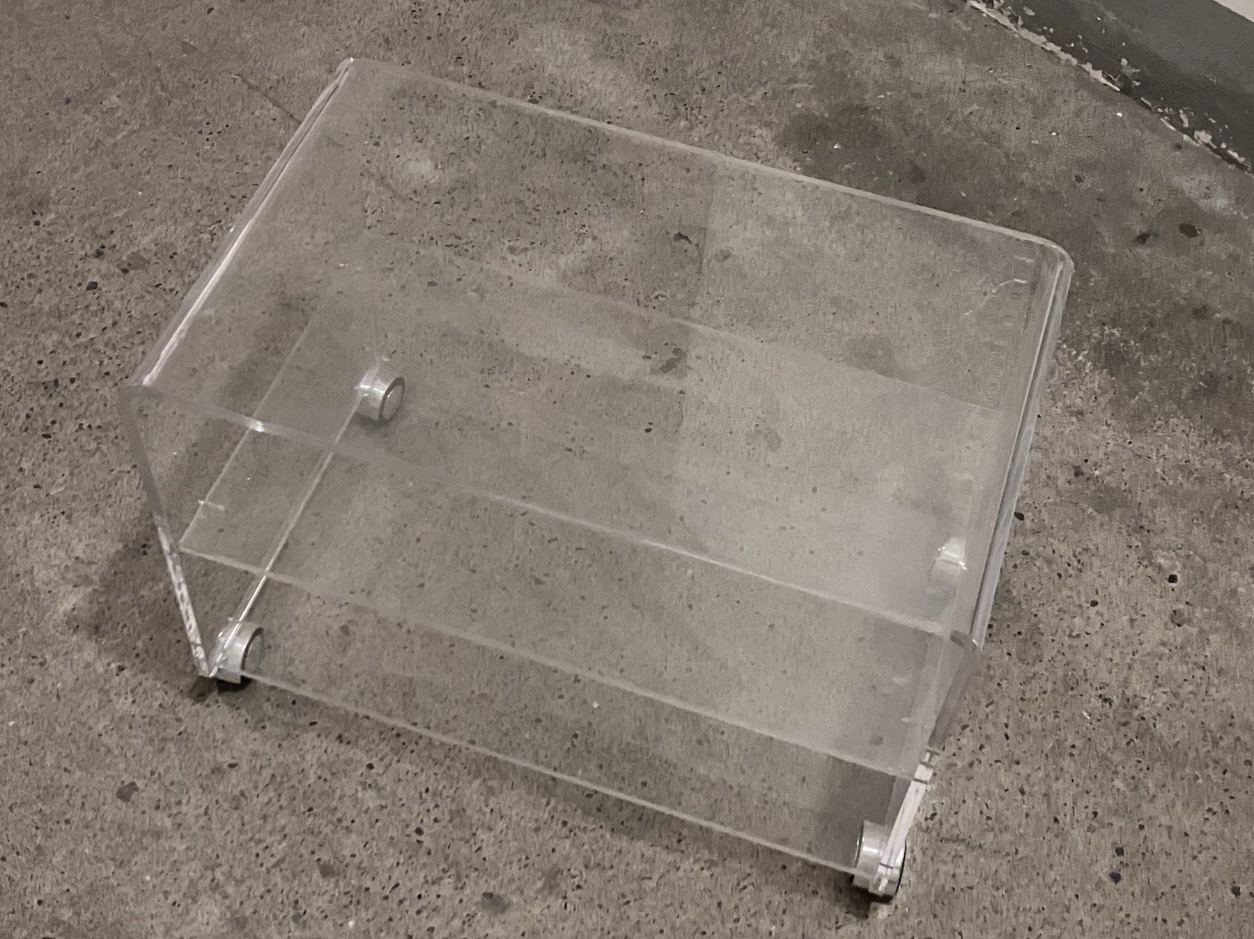 TV Möbel: Design Plexiglas Gestell mit Rädern – Gebraucht aus Bern von chmoka 1