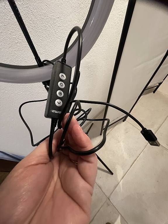 Hama Sonstige Dekorationen & Accessoires: Spotlight pour photos ou vidéos – Gebraucht aus Vesin von mfm_ql6k 1