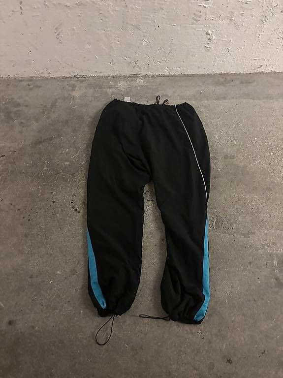 Pantaloni: Erima Trainerhosen – Usato da Zürich venduto da enf_2kqn 2