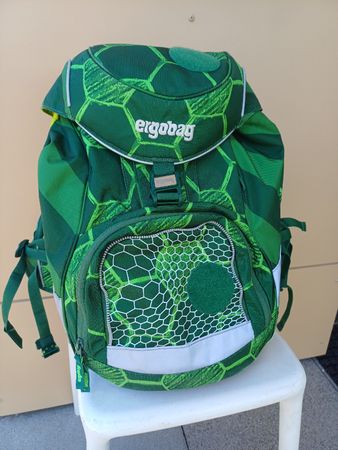 Ergobag Schulrucksack Set Fussball grün gebraucht