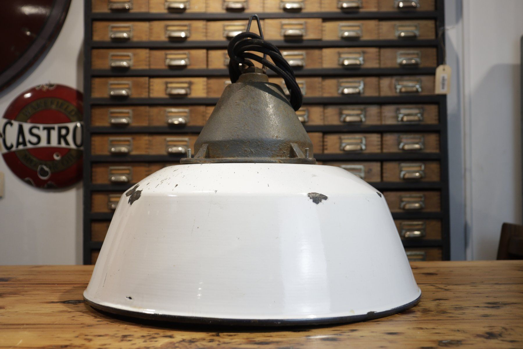 Kronleuchter & Deckenlampen: KE1060 Deckenleuchte, Emailschirm, Hängeleuchte – Gebraucht aus kraiburg am inn von Vintage-Living