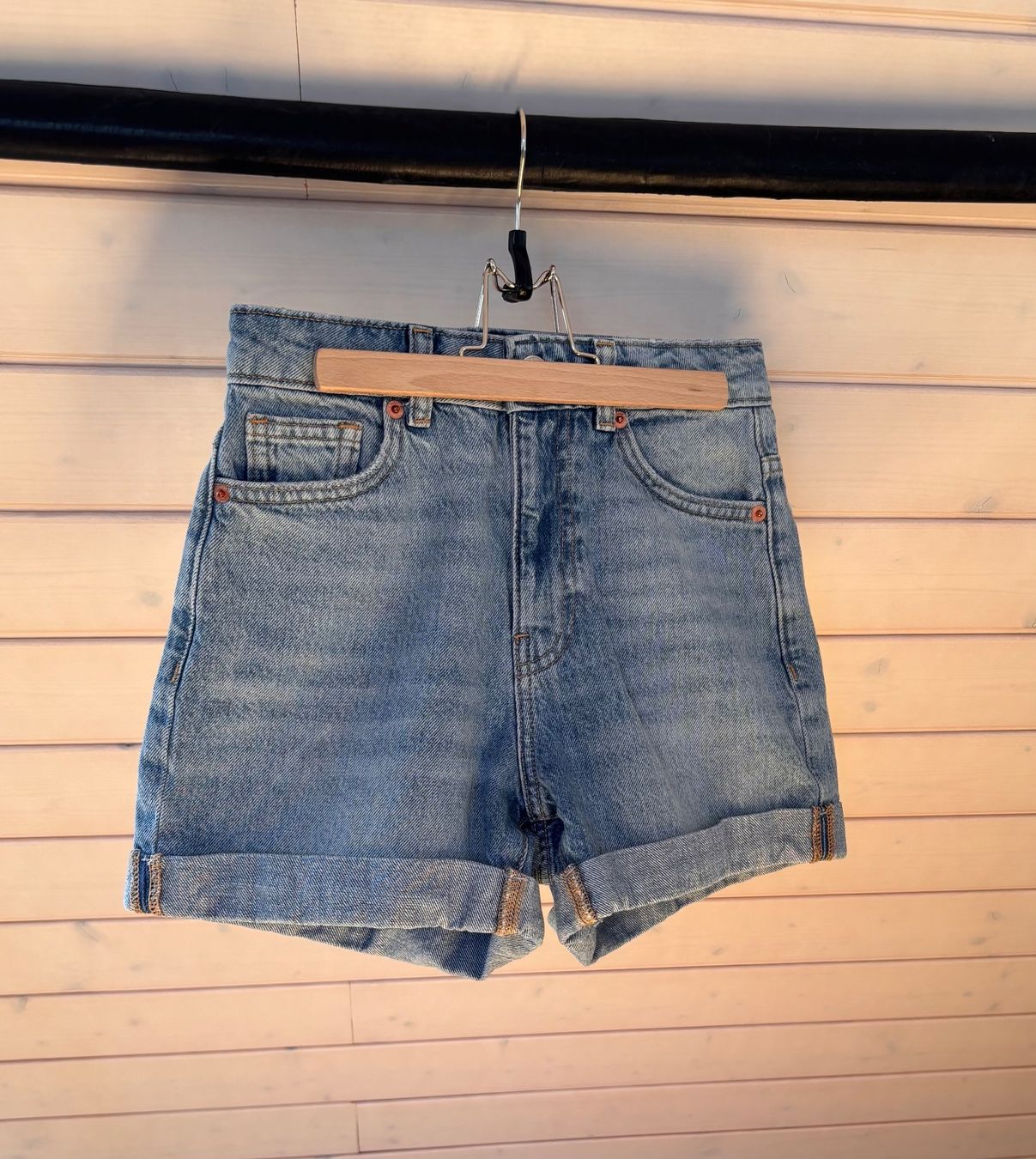 Mango Pantalons: Mango denim shorts – Neuf (Voir description) à Kilchberg ZH par ben_pc68 4