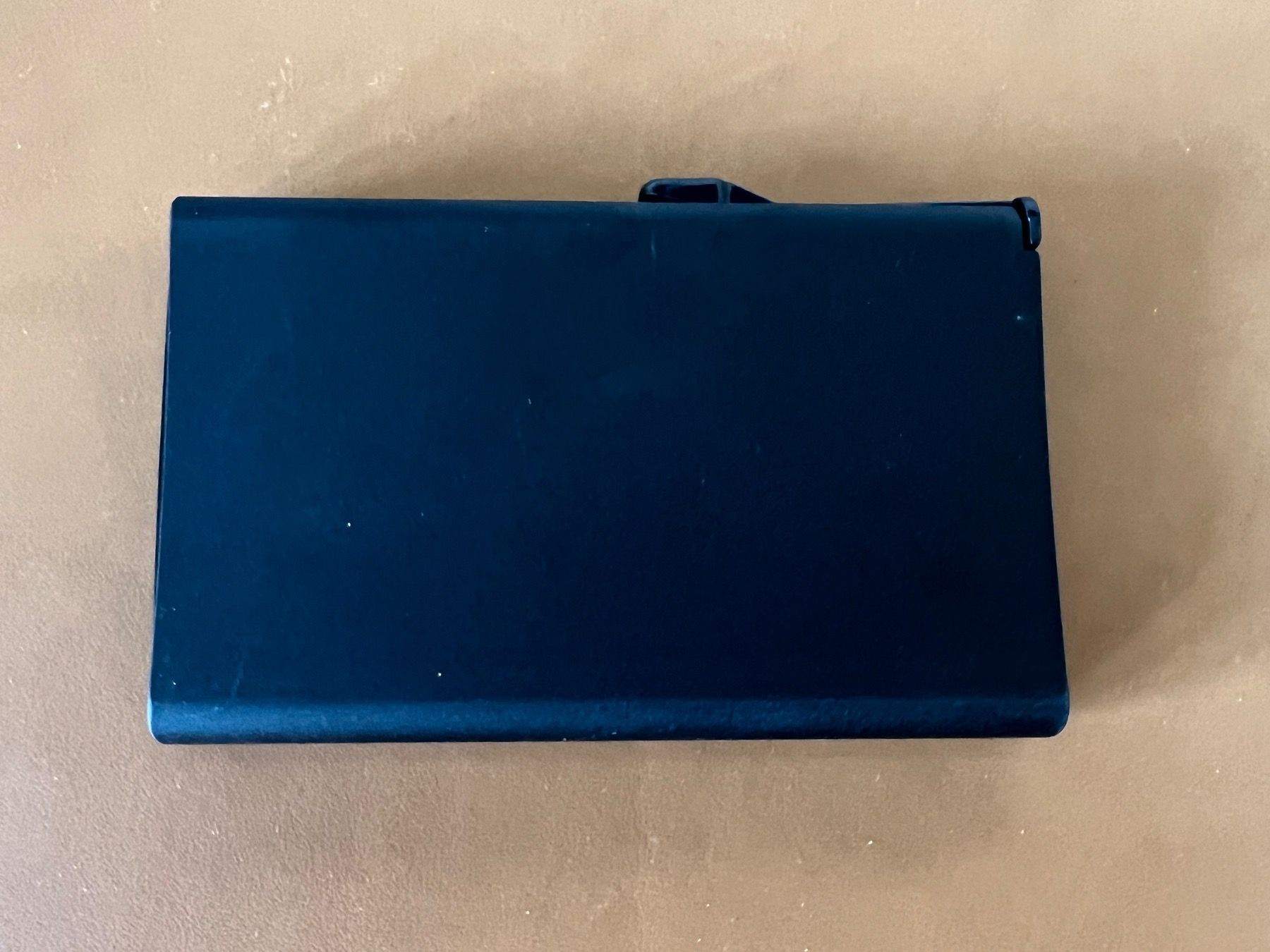 Portafogli: Cardholder Audi Aluminum Neu – Nuovo e nell'imballaggio originale da Unterseen venduto da Fruchtfleisch 3
