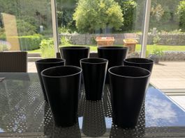 7 schwarze Pflanzentöpfe/Blumentöpfe